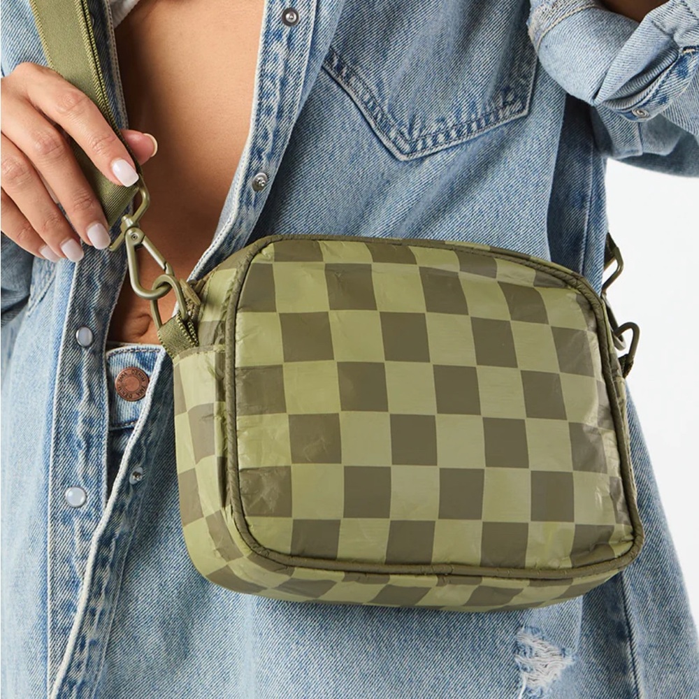 NWT Aloha Collection Green Checkered Crossbody Bag

Checkmate Le Tour in Olive